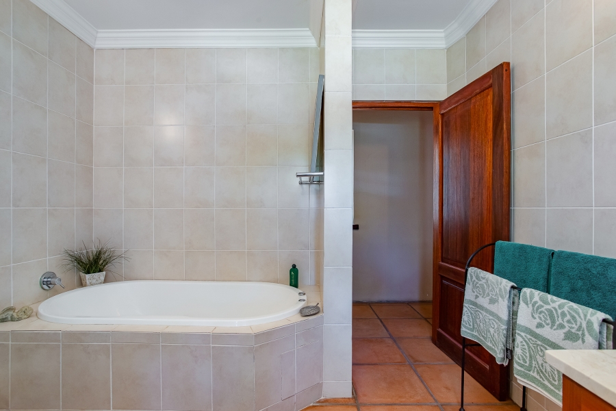 5 Bedroom Property for Sale in Windmeul Western Cape